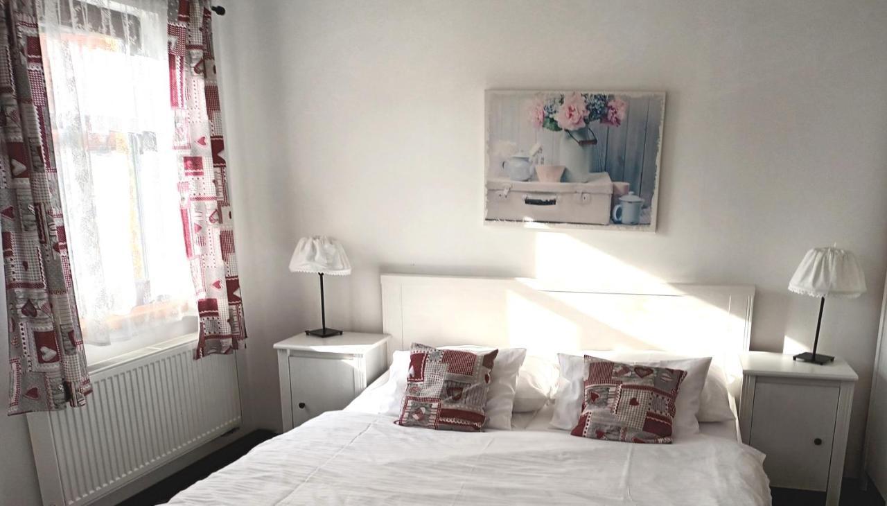 Hotel Strelnice Teplice nad Metuji Luaran gambar