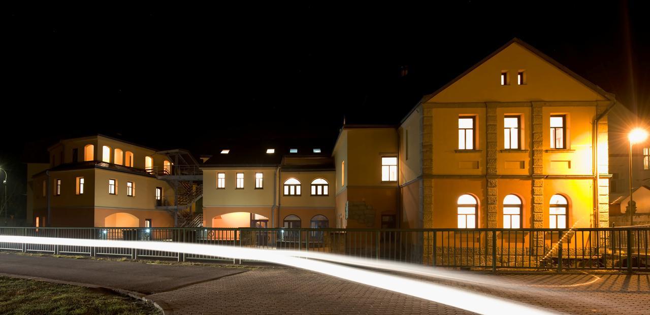 Hotel Strelnice Teplice nad Metuji Luaran gambar