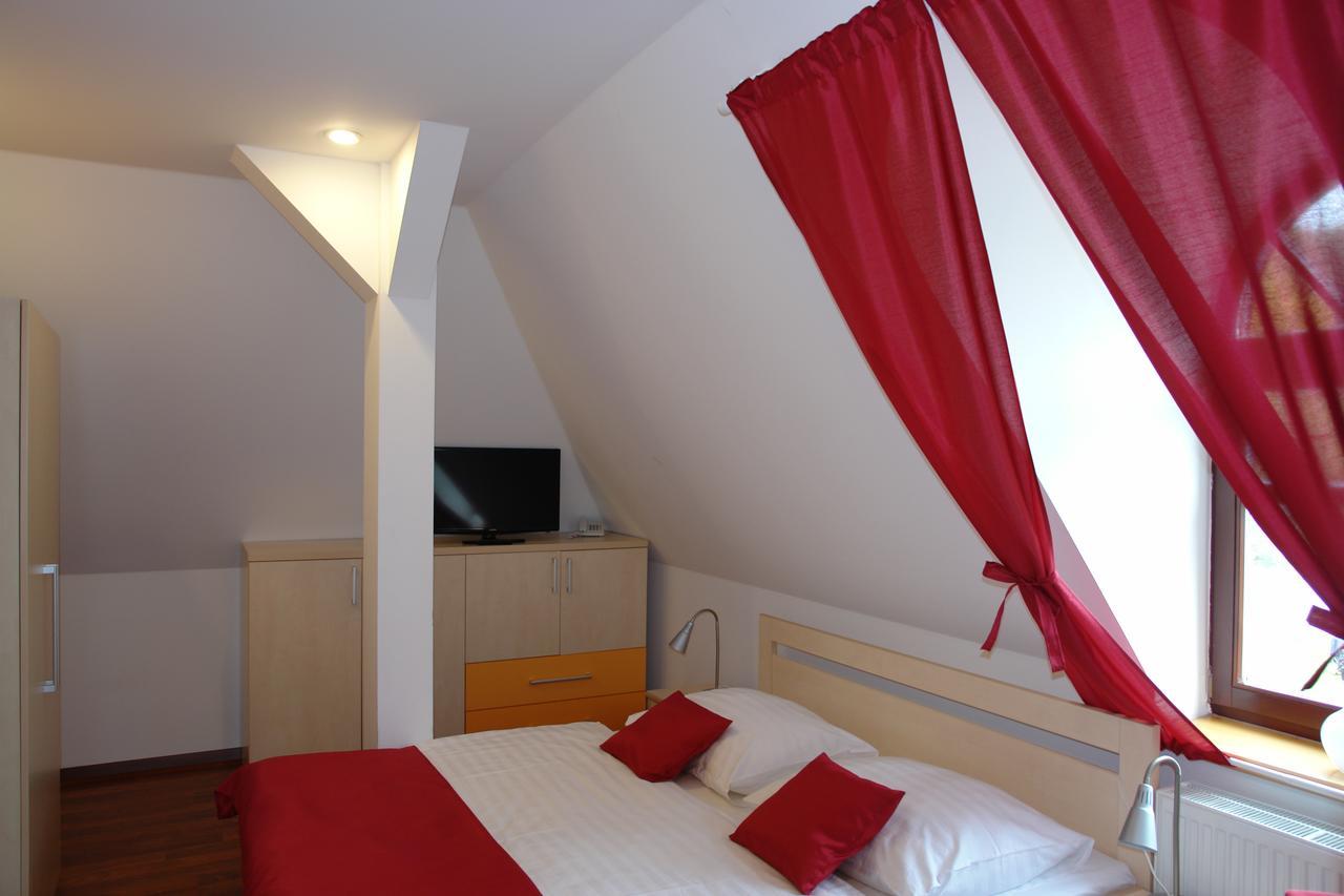 Hotel Strelnice Teplice nad Metuji Luaran gambar